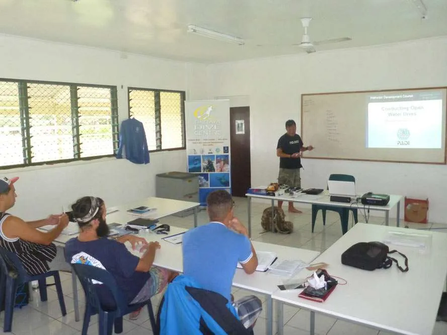 IDC pattaya dive instructor training IDC pattaya dive instructor training